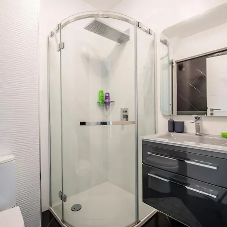 Luxury Westpark 2 With View Bucarest