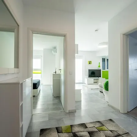 Апартаменти Luxury Westpark 2 With View Бухарест