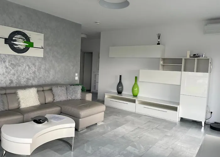Luxury Westpark 2 With View Bucarest